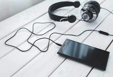 4-0狂胜+少打一人！巴黎客场血洗尼斯，青春中场爆发，法甲争冠再提速